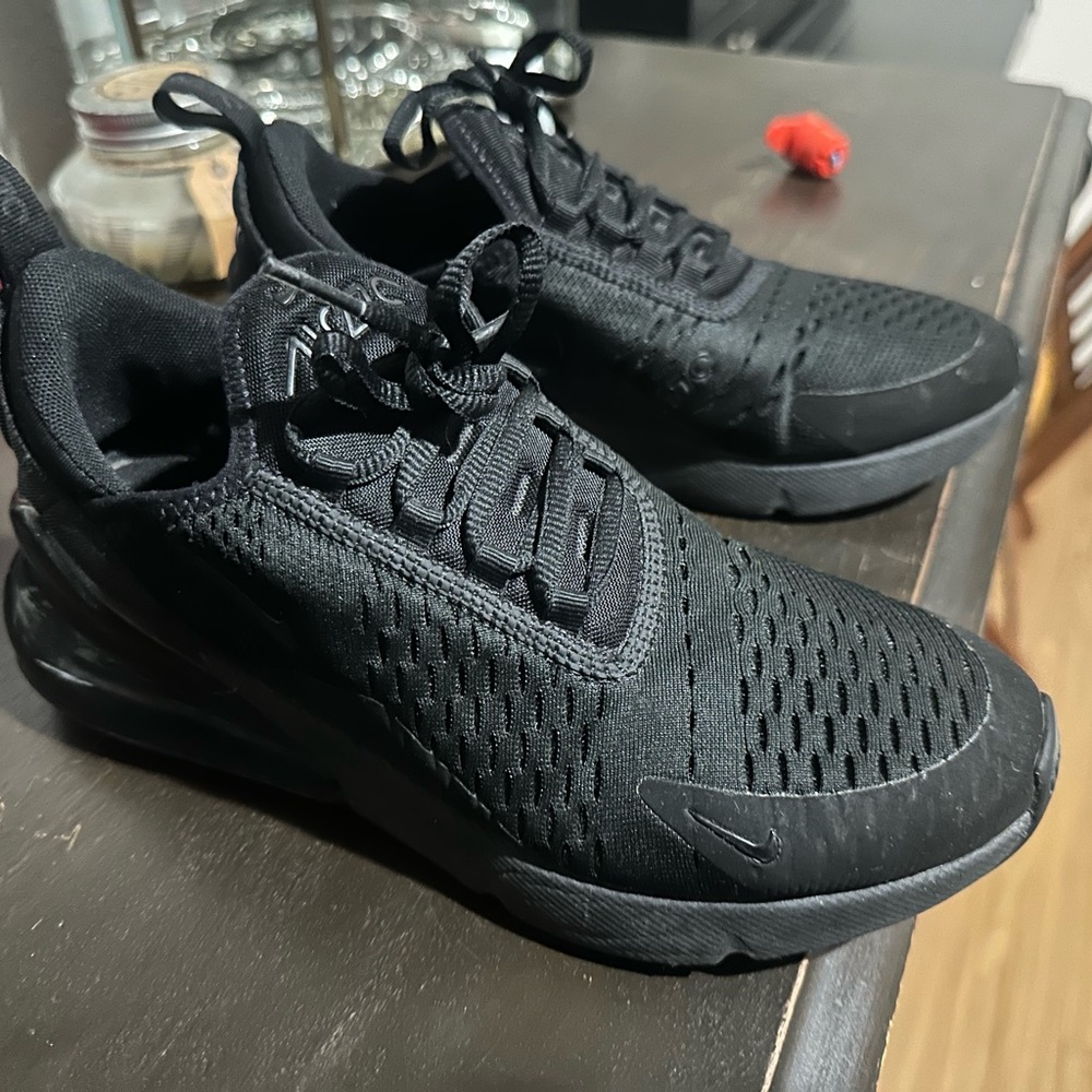 Nike Black Athletic Shoes with Cushioned Sole and Breathable Upper
